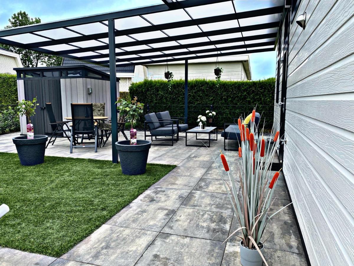 Ferienhaus Luxchalet #Vaju Lathum# Am See, Strand, Pool, Nationalpark Eksteriør billede