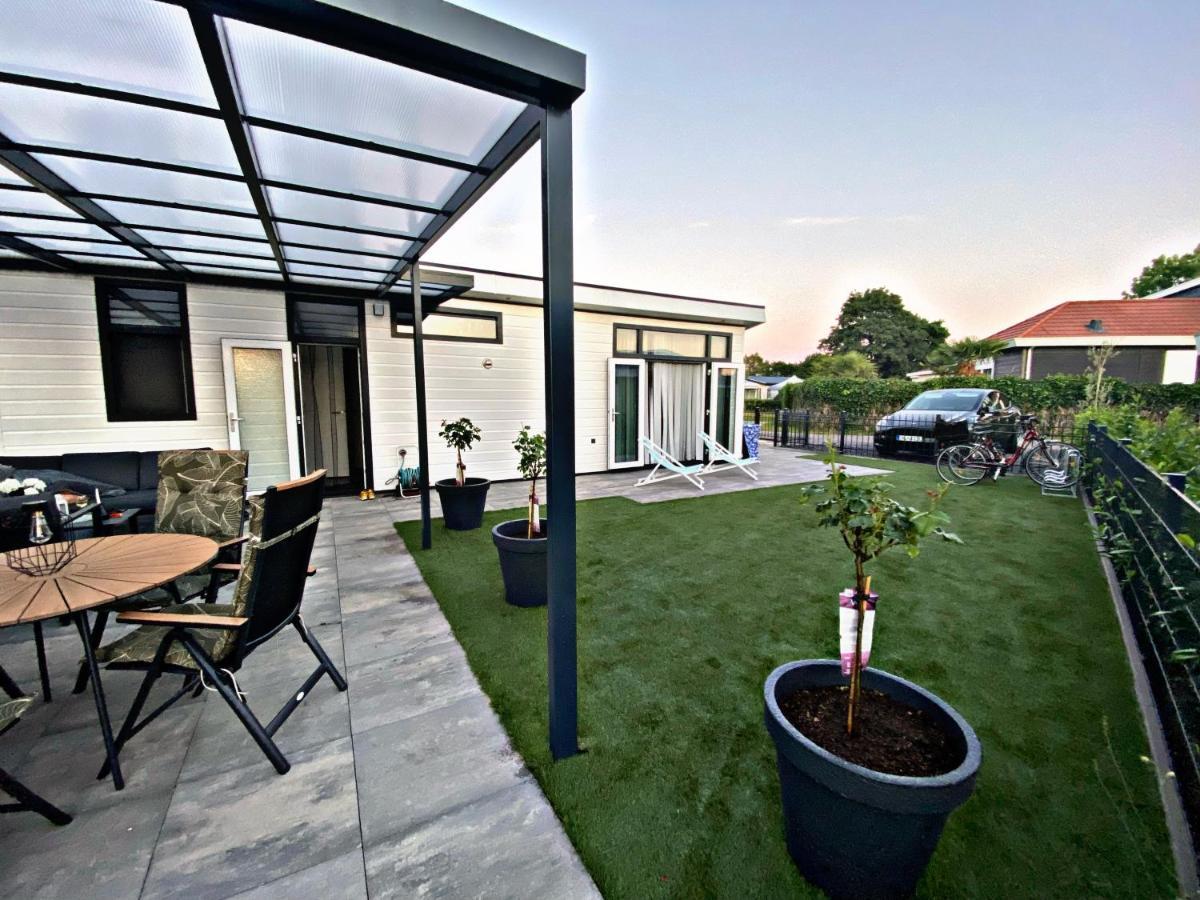 Ferienhaus Luxchalet #Vaju Lathum# Am See, Strand, Pool, Nationalpark Eksteriør billede