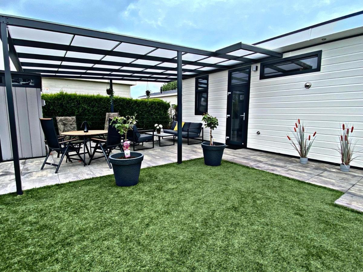 Ferienhaus Luxchalet #Vaju Lathum# Am See, Strand, Pool, Nationalpark Eksteriør billede