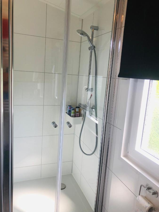 Ferienhaus Luxchalet #Vaju Lathum# Am See, Strand, Pool, Nationalpark Eksteriør billede