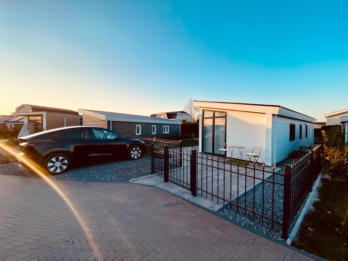 Ferienhaus Luxchalet #Vaju Lathum# Am See, Strand, Pool, Nationalpark Eksteriør billede