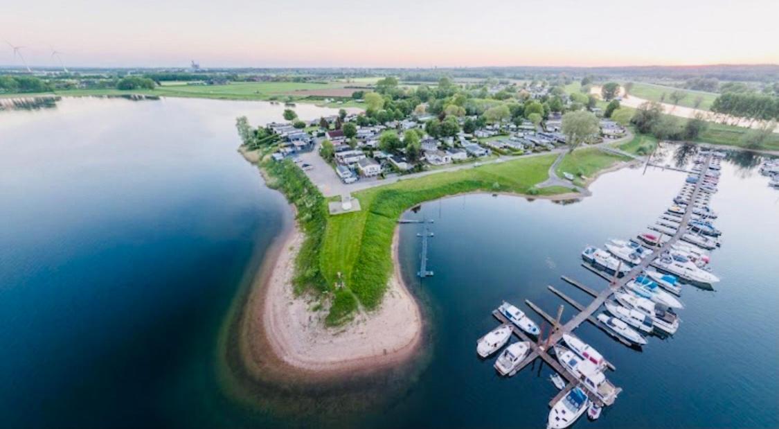 Ferienhaus Luxchalet #Vaju Lathum# Am See, Strand, Pool, Nationalpark Eksteriør billede